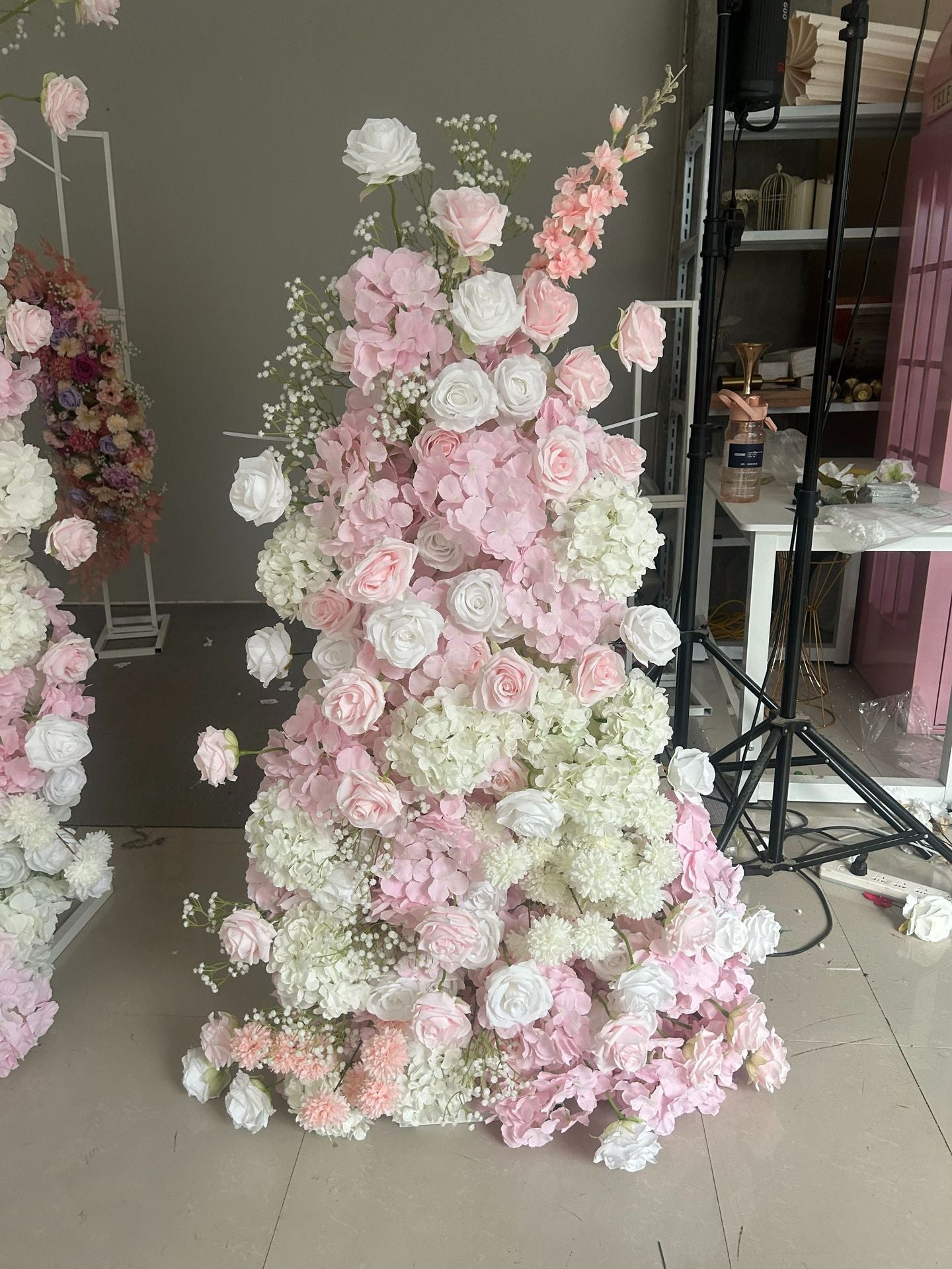 DWD117 New arrival artificial pink flower row decor backdrop wedding party floral arrangement background